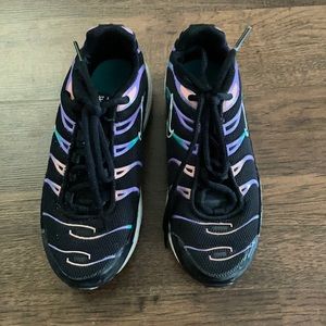 Girls Nike airmax. Shoes are in good condition 13c